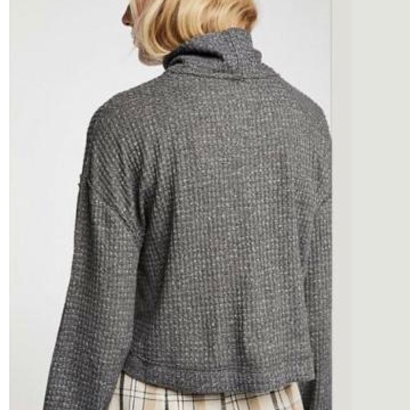 FREE PEOPLE CROPPED LONG SLEEVE - Picture 4 of 5